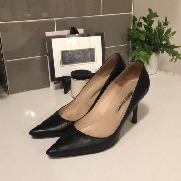 Manolo Blahnik Shoes - Manolo blahnik - black leather vintage  - size 8.5 -9 as is condition